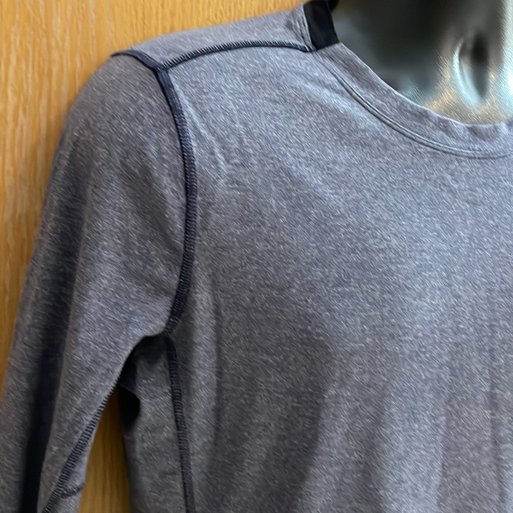Men’s Lululemon blue long sleeve top .. large - Picture 2 of 5